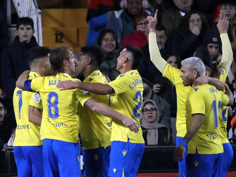 ‘Choco‘ Lozano celebrando con sus compañeros el gol de Rubén Alcaraz contra el Valencia.