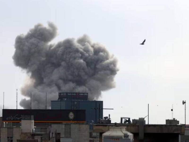 La aviación israelí <b>bombardeó </b>en la noche de este lunes Teherán, atacando sedes del Ministerio de Inteligencia iraní y la Fuerza Quds de la Guardia Revolucionaria.