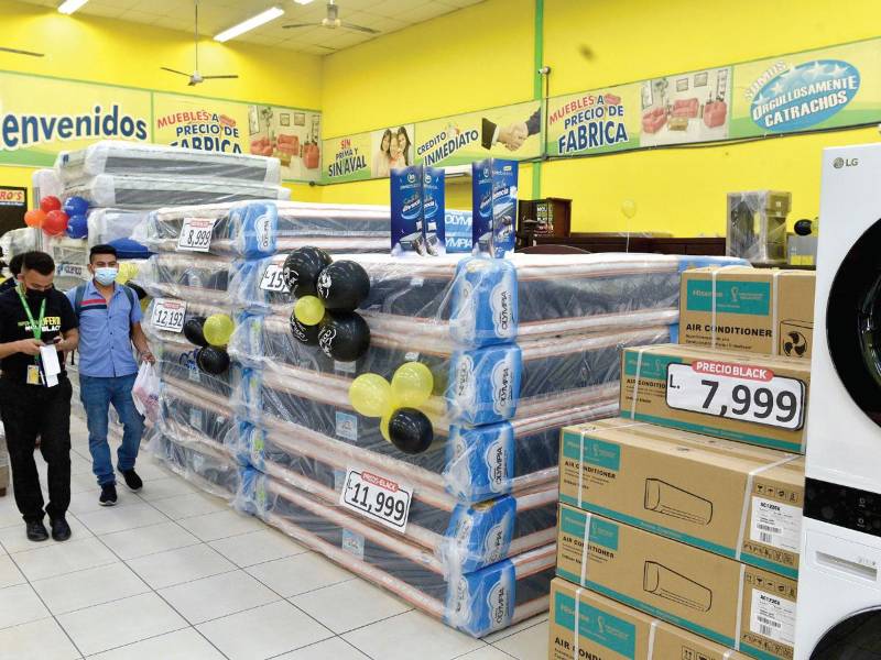 Los productos de las tiendas cuentan con garantía de uno a dos años.