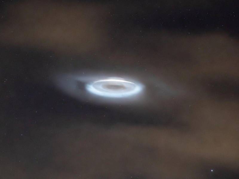 Imagen ilustrativa generada con Grok de lo que podría ser el modelo de una de las tantas naves de otros planetas que visitan la Tierra, según las descripciones de personas que dicen ser contactadas, como el hondureño Teodocio Paz.