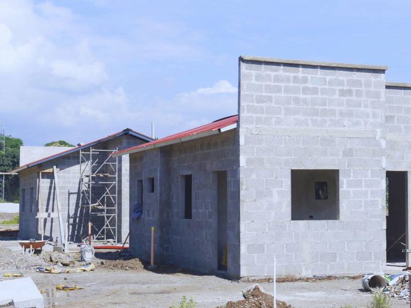 Avances en la construcción de las casas modelos.