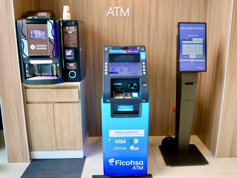 Grupo Ficohsa mantiene la red de cajeros automáticos más grande del país.
