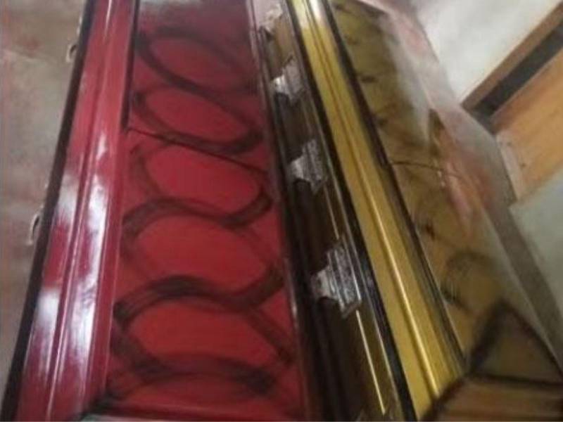 Los cuerpos de Fidel Castro y su hijo, Marvin Castro, son velados en la comunidad de Rigores.