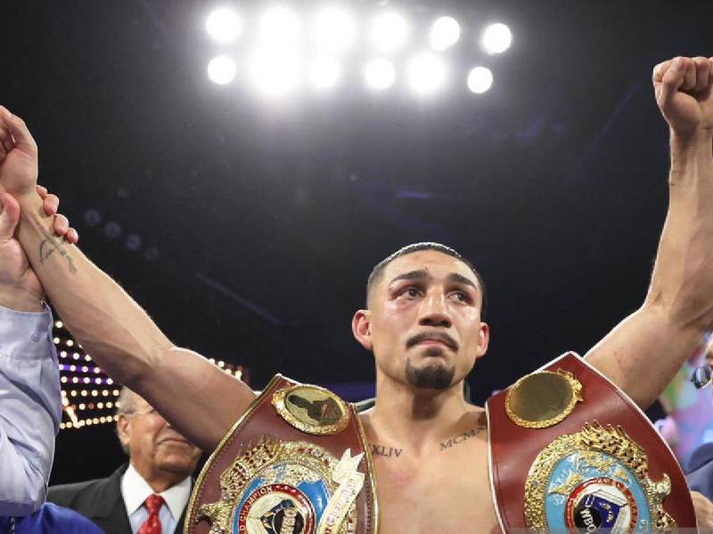 Los jueces le dieron la victoria a Téofimo López con puntuación de 115-113, 115-113 y 117-111.