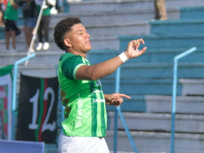 Jonathan Bueso marcó el gol del triunfo de Marathón ante Génesis.