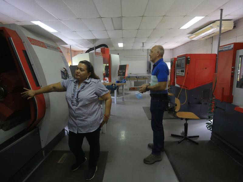 El Infop cuenta con equipos para las carreras técnicas; también dispone de talleres para cursos de carpintería y otros. Fotos: Moisés Valenzuela.