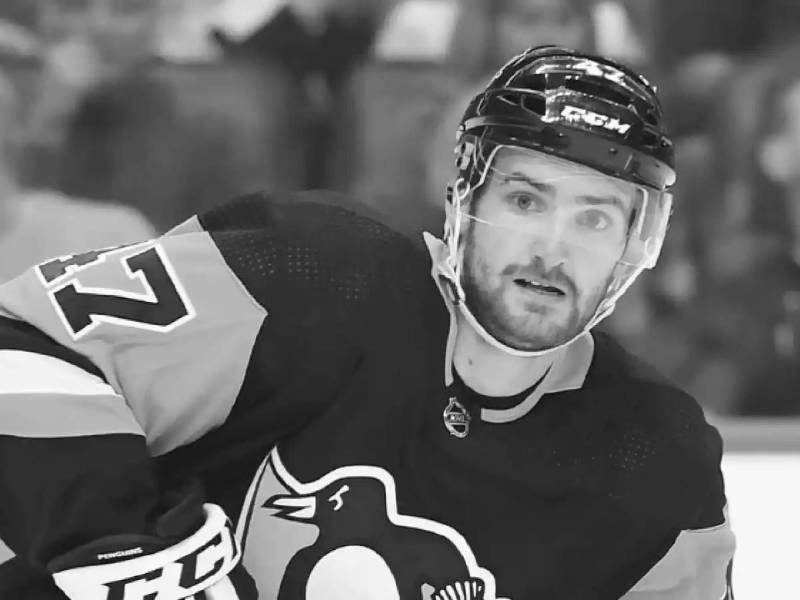 El pasado domingo 29 de octubre se confirmó el fallecimiento del jugador de hockey sobre hielo, Adam Johnson, quien murió de manera trágica tras recibir un corte en pleno partido.
