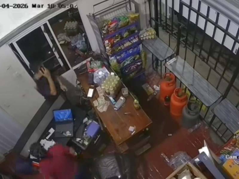 Imagen del momento del asalto al negocio de Jorge Luis Castellanos Sosa.