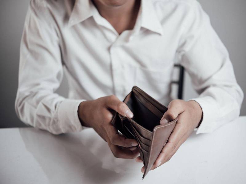 La falta de dinero puede ser más agobiante para unas personas y quizá no tanto para otras, según la filosofía de cada quien.