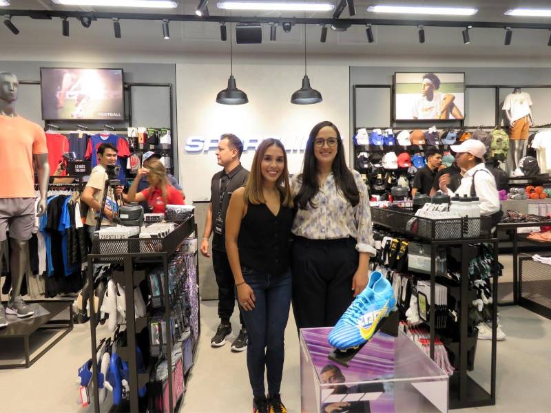Claudette Kattán de Multiplaza y Pollet Cañadas, gerente de mercadeo del grupo de tiendas Sportline.