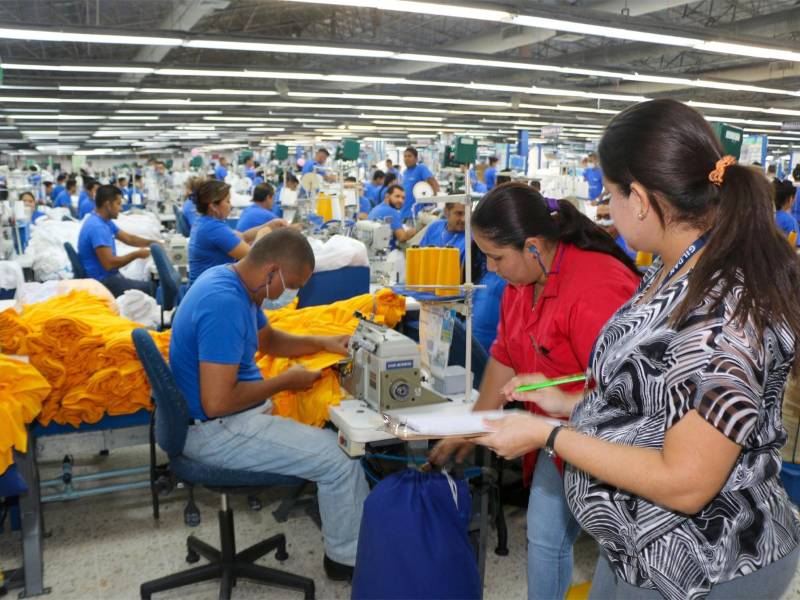 La industria de la maquila participa activamente en el comercio internacional.