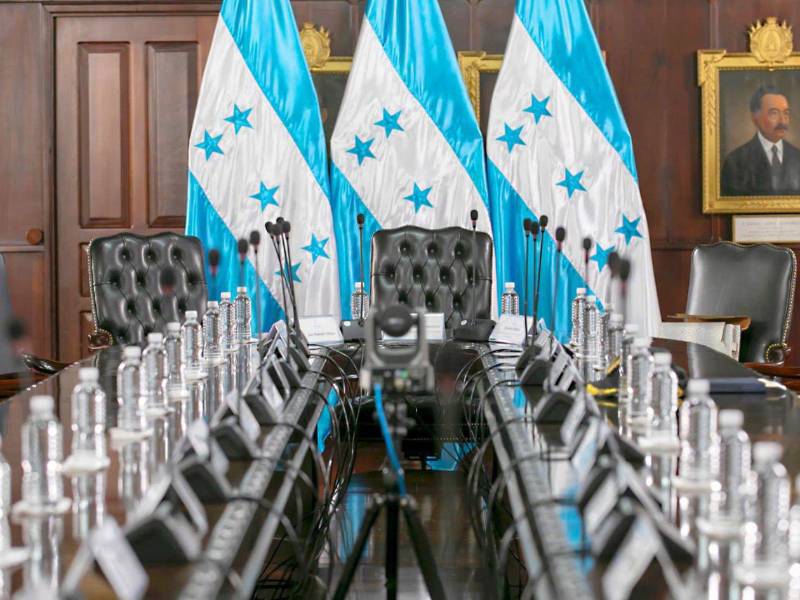 La gestión saliente queda bajo revisión tras los hallazgos señalados por la Comisión Liquidadora, entre ellos presuntos gastos político-partidarios, contratos de difusión con altos costos y bienes públicos transferidos o no localizados.