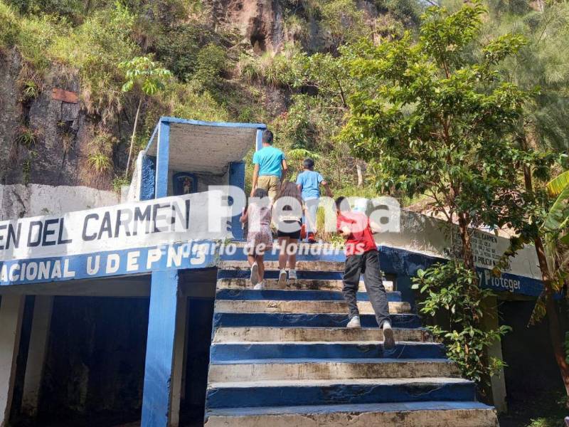 La Cuesta de la Virgen, un descenso de varios kilómetros entre Siguatepeque y Comayagua, es mucho más que una maravilla de la ingeniería moderna; es, para muchos, un escenario donde la línea entre la realidad y la leyenda se vuelve tan delgada como la neblina que la cubre al amanecer.