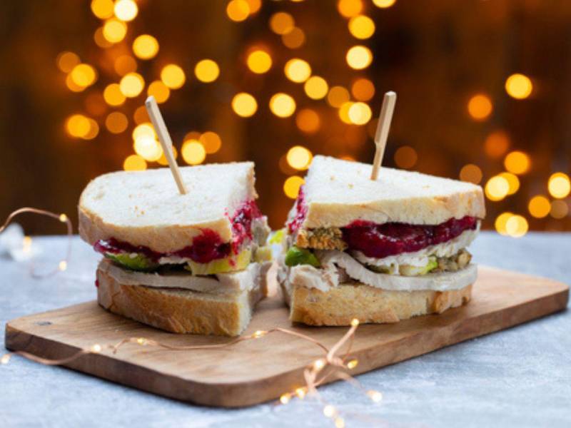 Sándwich caliente con salsa