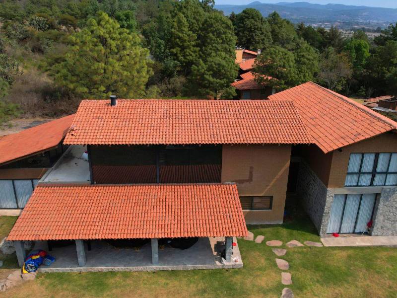 Fotografía aérea de archivo que muestra una casa del Hotel Tapalpa Country Club en Tapalpa (México).