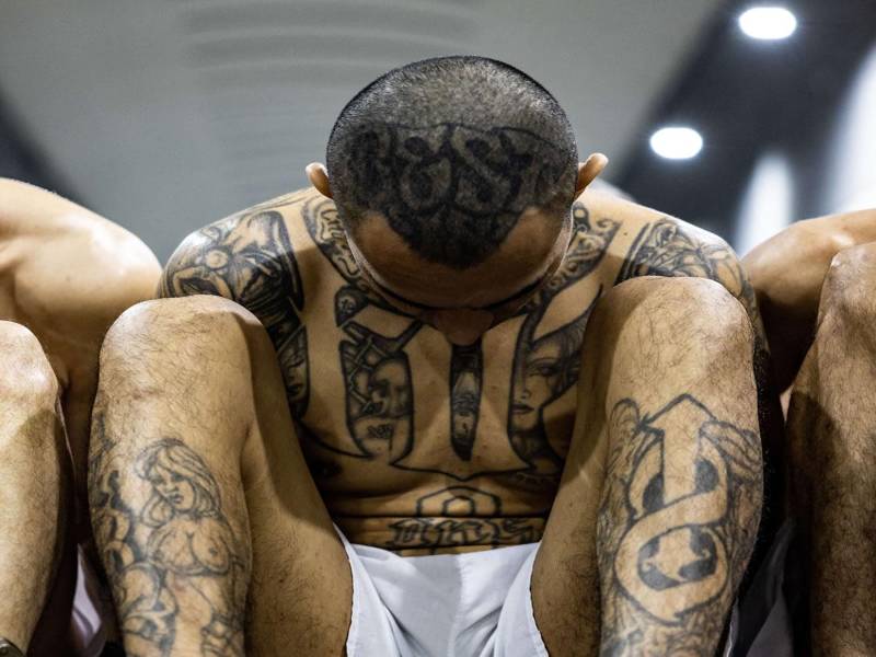 El régimen de excepción en El Salvador faculta a la autoridad a allanar propiedades sin orden de un juez, se ampliaron los tiempos de detención para investigación.