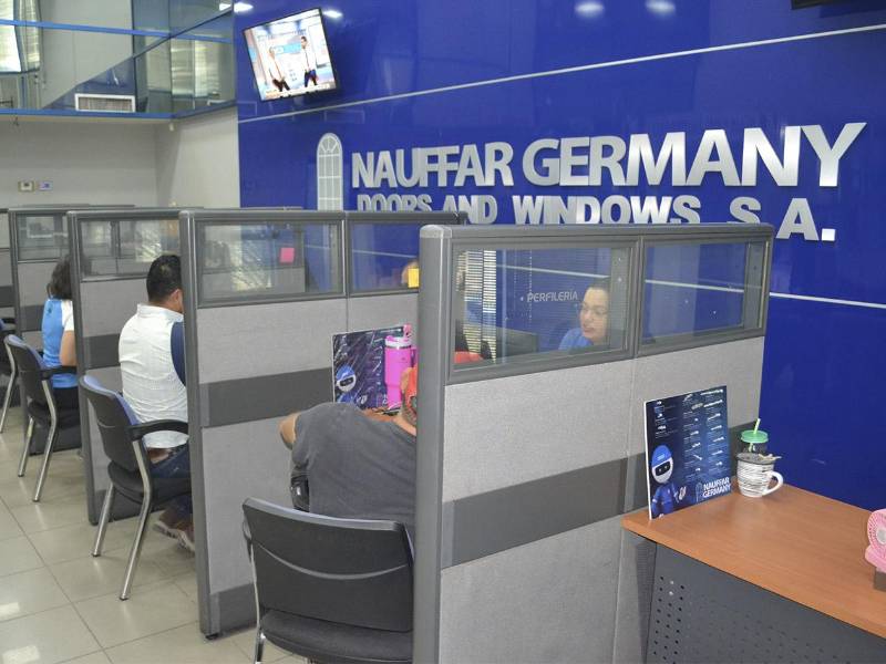 Para garantizar un servicio de primer nivel, Nauffar cuenta con un equipo técnico brinda asesoría especializada, ayudando a los compradores a seleccionar los materiales más adecuados para cada proyecto.