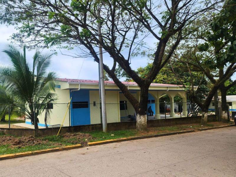 La estrategia incluye tanto construcciones nuevas como remodelaciones de establecimientos existentes en los 15 departamentos mencionados.