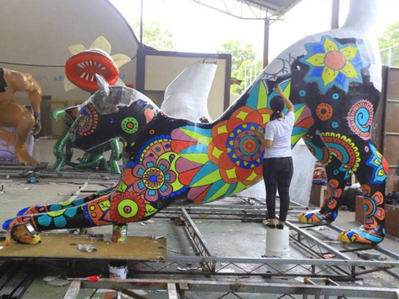 Diario La Prensa fue te testigos de las últimas horas en las que los artistas pulían las chimeneas gigantes.