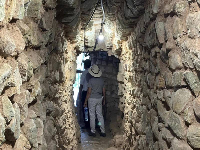 El parque arqueológico maya enfrenta riesgos de conservación por el deterioro de los túneles que cruzan su centro principal, según Rolando Canizales, gerente del Instituto Hondureño de Antropología e Historia (IHAH). EFE