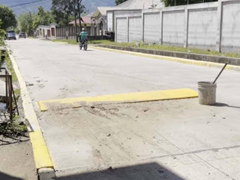 Los túmulos construidos sin autorización ni criterios técnicos quedarán prohibidos en la red vial primaria de Honduras, según la nueva ley aprobada por el Congreso Nacional.