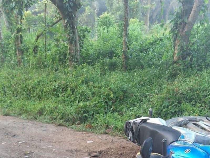Escena donde fueron asesinados un padre y su hijo en Tocoa, Colón, región oriental de Honduras.