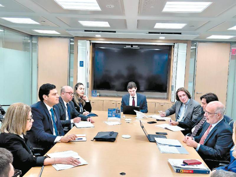 <b><span class=mln_uppercase_mln>visita.</span></b> Miembros del Gabinete Económico y técnicos del FMI.