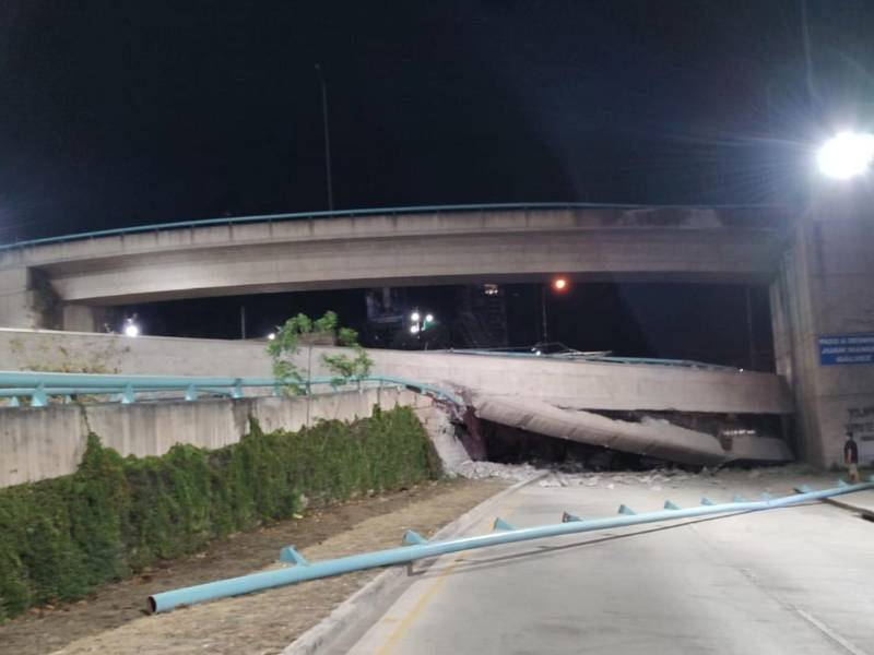 Así quedó el puente a desnivel que cedió en la capital de Honduras.