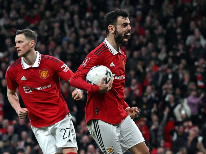 Bruno Fernandes marcó dos goles para la remontada del Manchester United contra el Fulham.