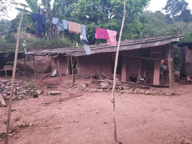 En esta vivienda fueron capturados los sospechosos de quitarles la vida a un padre y sus dos hijos en el occidente de Honduras.