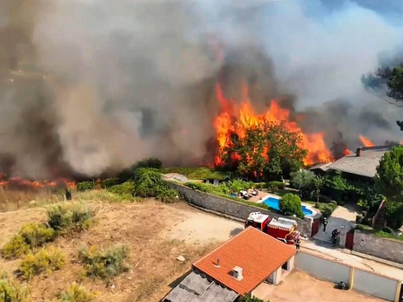 Captura de un video facilitado por la Guardia Civil, de la evolución del incendio en el suroeste de la Comunidad de Madrid.