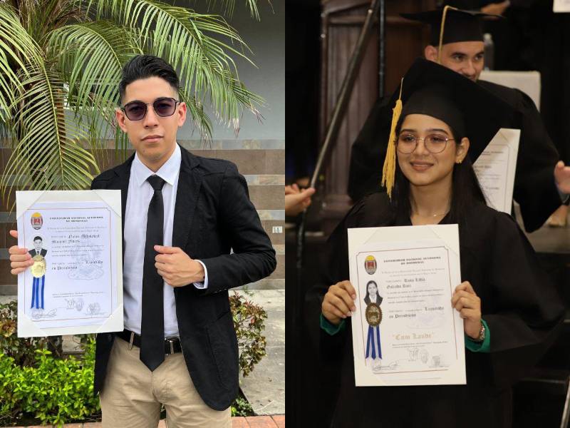 Natán Márquez y Rosa Galindo muestran orgullosos sus títulos.
