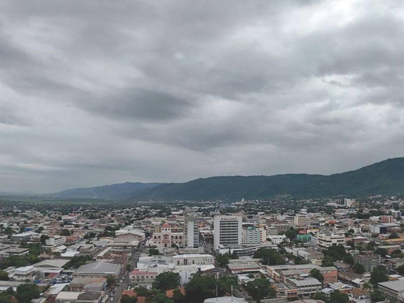 Las precipitaciones comenzarán alrededor de las 3:00 de la tarde y podrían estar acompañadas de tormentas eléctricas, según Cenaos. Ya se han reportado chubascos leves.