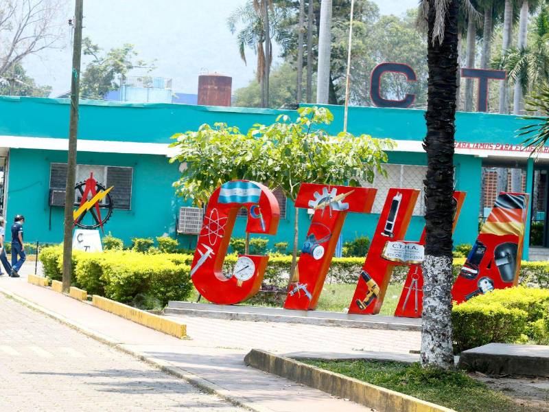 Entrada del Centro Técnico Hondureño Alemán (CTHA) en San Pedro Sula, Honduras.