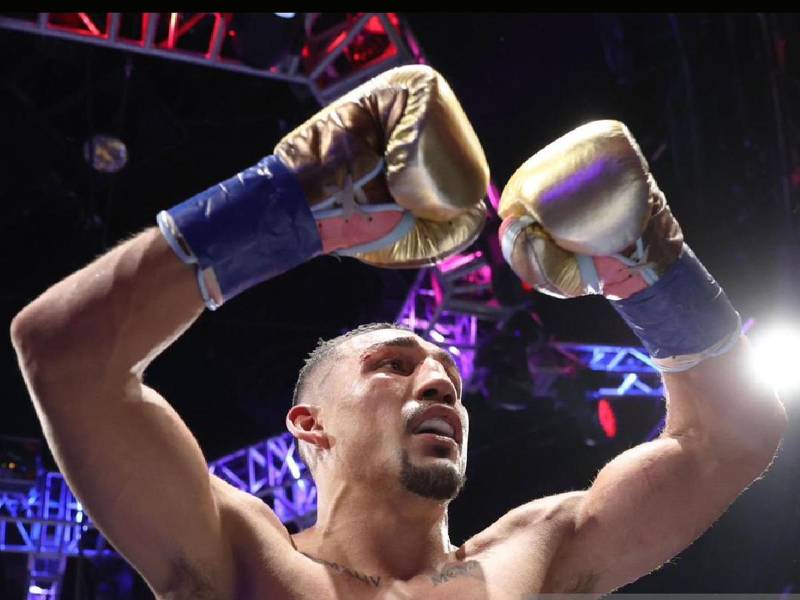 Teófimo López agradeció el apoyo tras el triunfo ante Josh Taylor.
