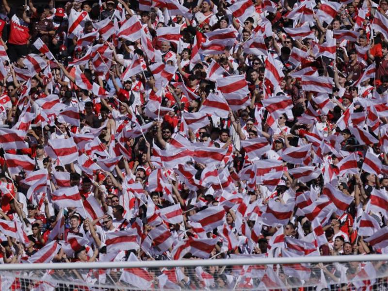 Espectacular recibimiento tuvo River Plate por parte de sus aficionados.