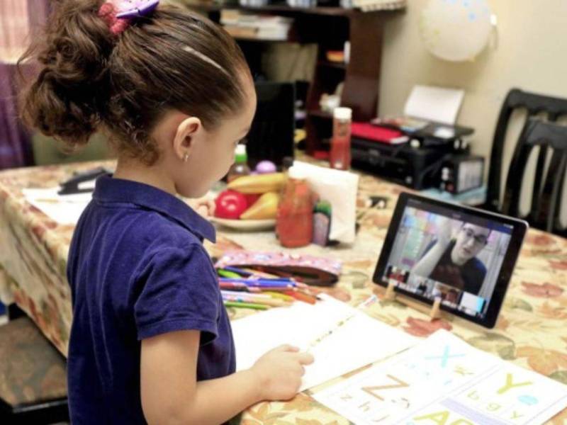 También se reitera el uso obligatorio de mascarilla y la aplicación de medidas de bioseguridad en los centros educativos. Imagen de archivo.