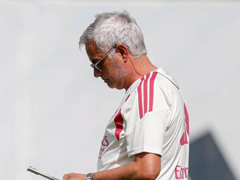 José Mourinho pretende sacar a tres jugadores del Real Madrid de cara a la próxima temporada y ya habría tomado una decisión sobre el futuro de estos futbolistas.