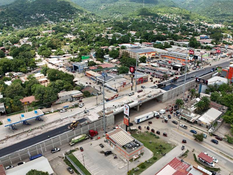 El puente es de 16.5 metros de ancho y más de 400 metros lineales de largo.