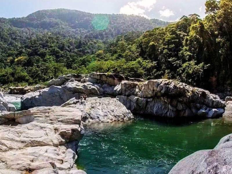 Impresionantes paisajes y pozas naturales para darse un chapuzón encontrarará el turista en la cuenca del Cangrejal.