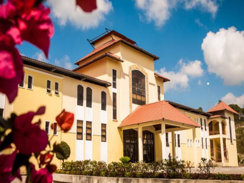 Western International School se erige como una institución educativa que cumple los más altos estándares internacionales, formando a los próximos líderes de Honduras.