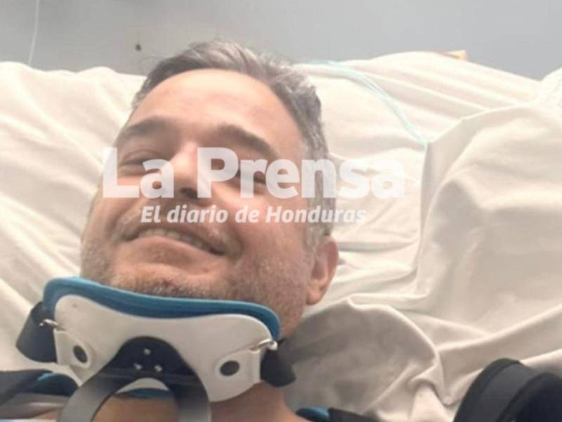 Foto exclusiva del doctor Sergio Arturo Bendaña Cardona, en la Unidad de Cuidados Intensivos de la clinina Bendaña.