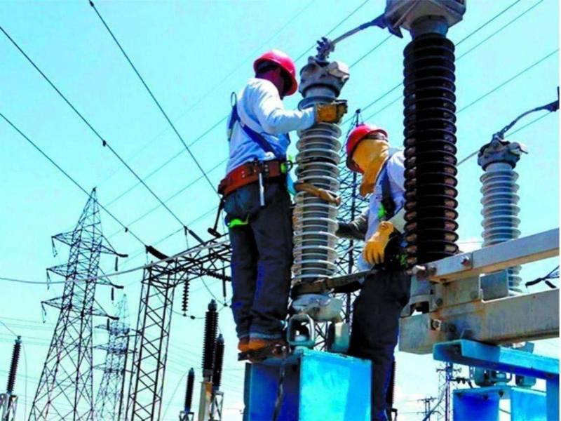 Además de reorganizar la Enee, la ley congela temporalmente la tarifa, regula los medidores, condona deudas a usuarios de bajo consumo y municipios, cambia las reglas de contratación y establece medidas contra el hurto de energía.