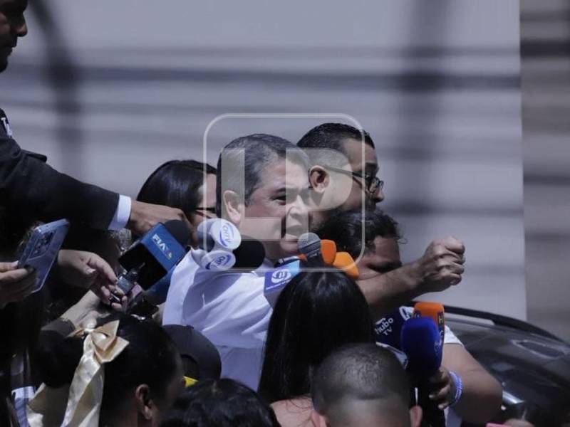 Juan Orlando Hernández Alvarado a su llegada a la CSJ. Fotografía de Estalin Irías.
