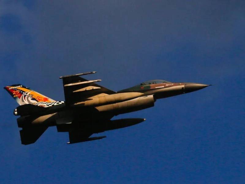 Un caza F-16 de la Fuerza Aérea de Venezuela durante maniobras militares.