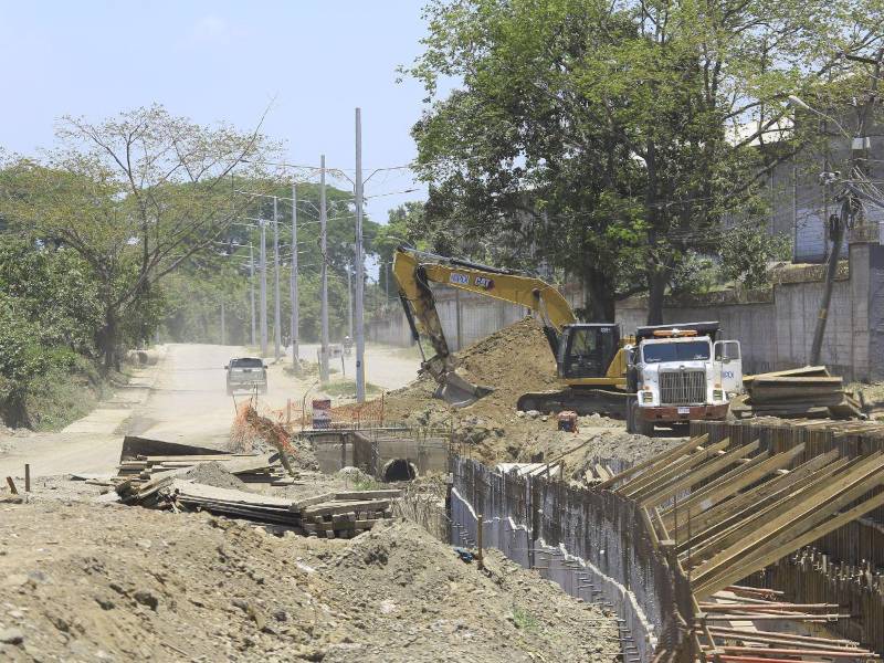 Los encargados de infraestructura atribuyen el retraso a las obras pluviales entre ellas el colector.
