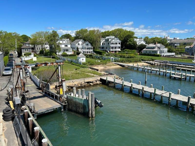 Fotografía del puerto de la isla Martha's Vineyard donde se rodó la película 'Tiburón' (1975), en Massachusetts (EE.UU). EFE/ Marta Garde