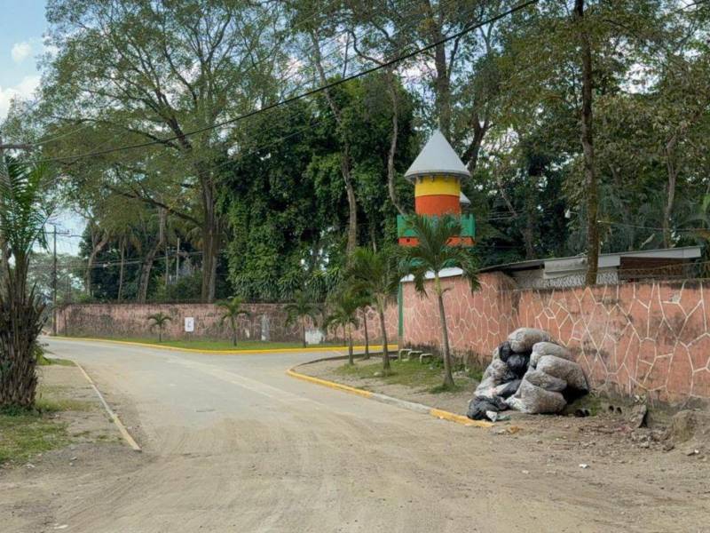 La calle conecta el Parque Infantil con la calle que conduce a la conia Bella Vista y ahí pretenden construir un parque lineal. Jucutuma y Los Carmenes urgen el pavimento.