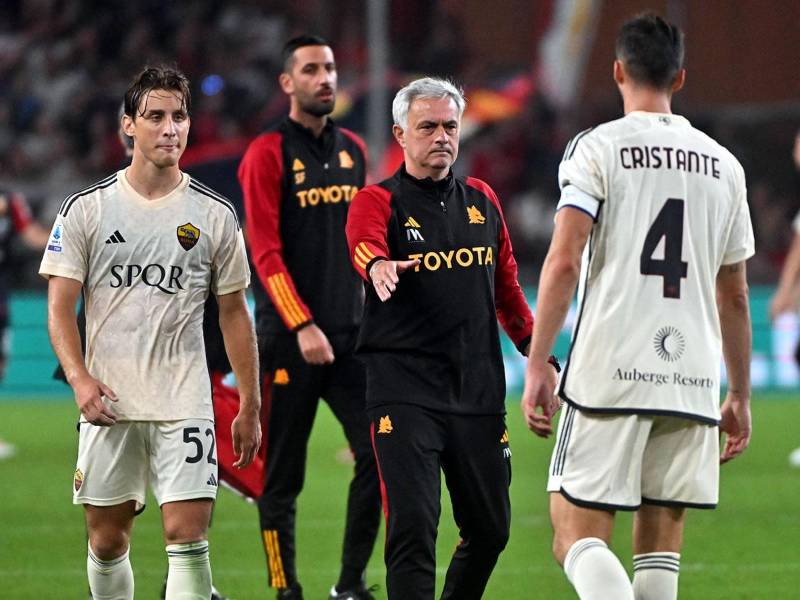 José Mourinho y la Roma perdieron por goleada 4-1 en su visita al Génova en la Serie A.