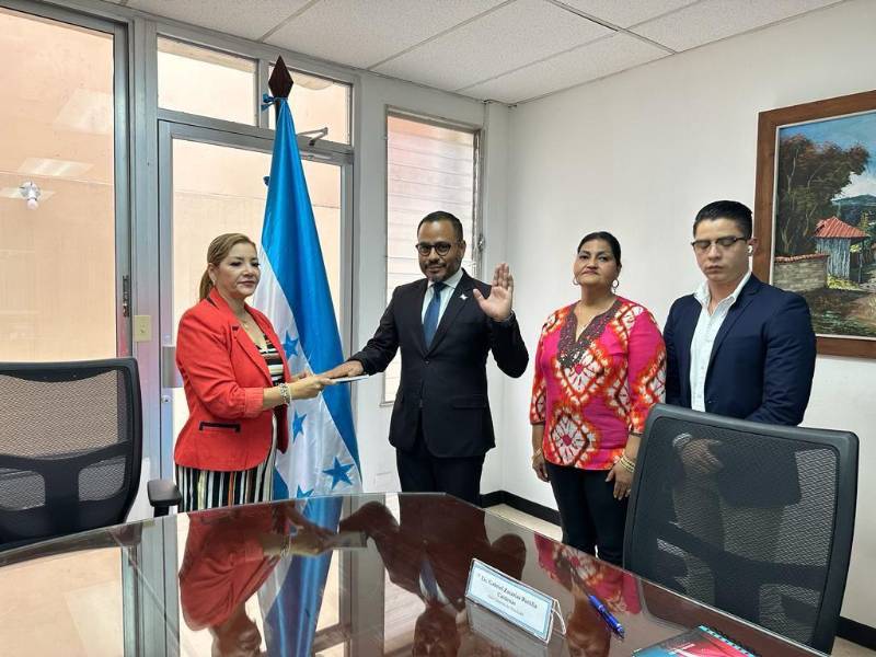 José Antonio Morales cuando fue juramentado.